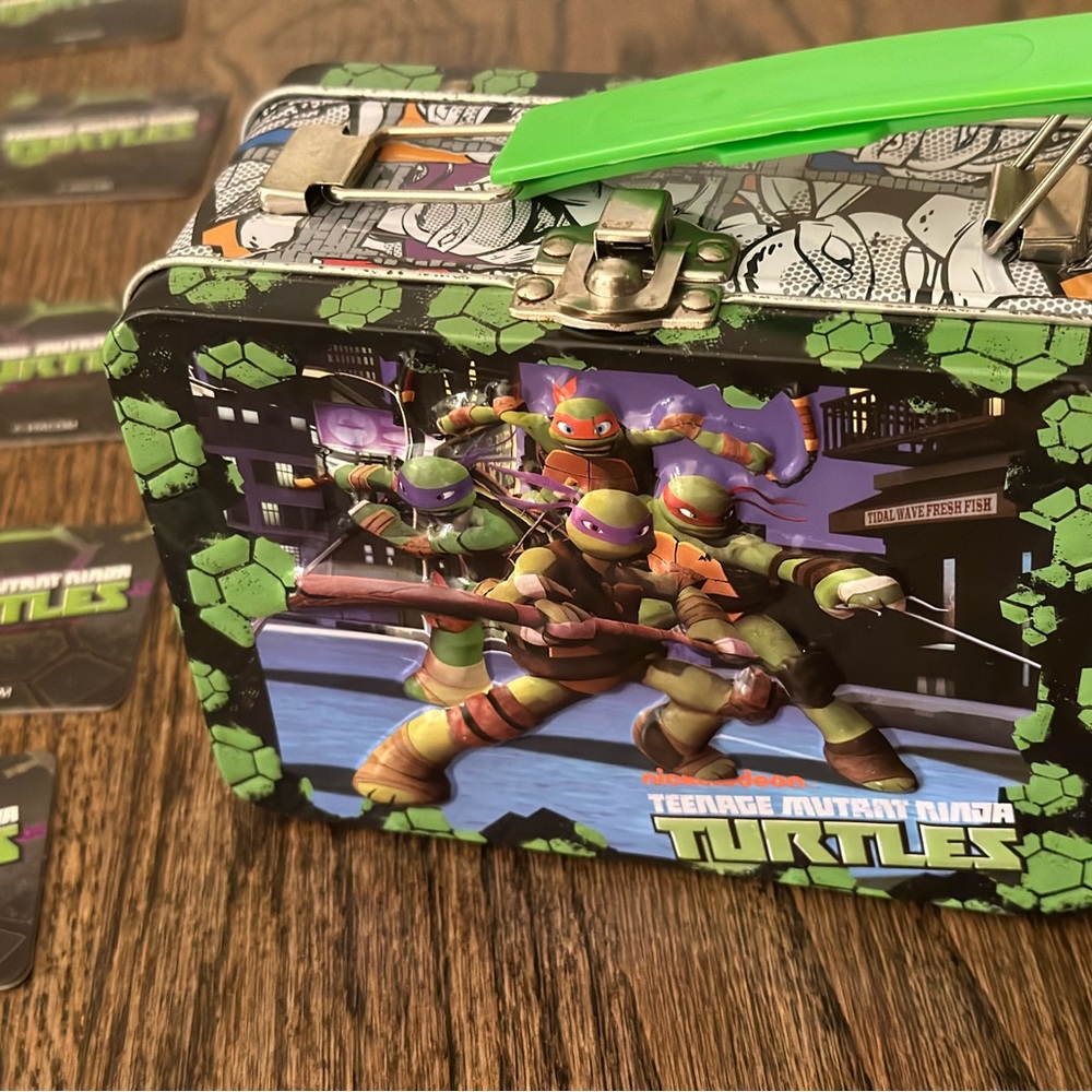 Teenage Mutant Ninja Metal Case with Memory Game